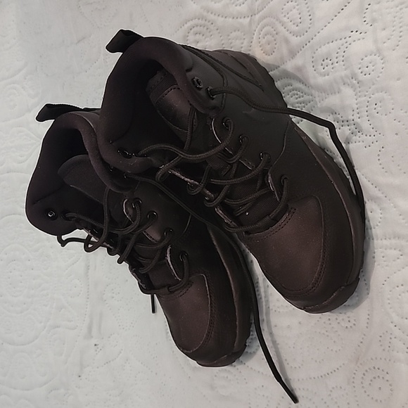 NIKE BOYS BIG KID MANOA BOOT - Picture 1 of 6